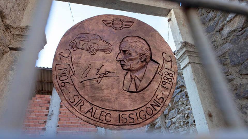 Kökleri Ege’de, Hayali Dünyada: Alec Issıgonıs. 